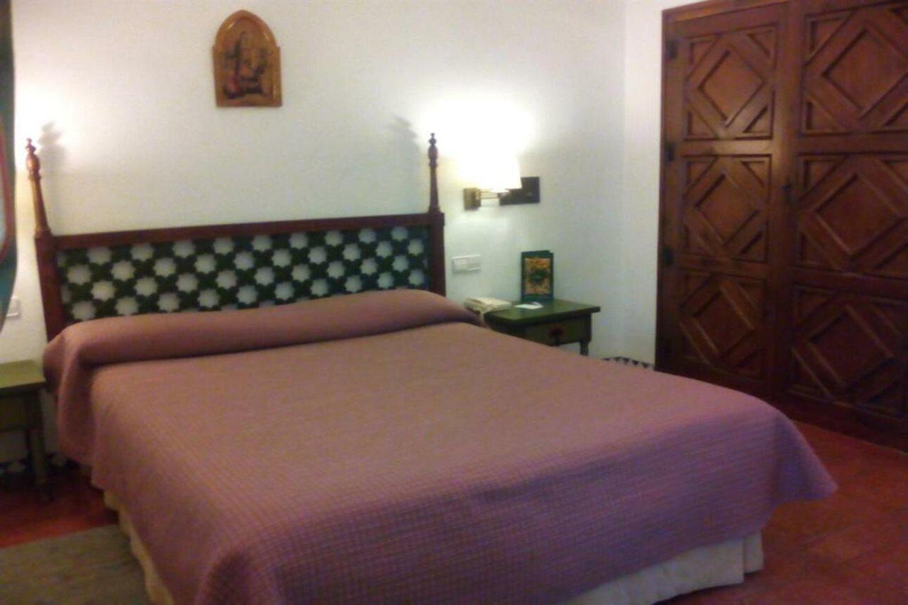 Parador De Guadalupe Guadalupe  Ngoại thất bức ảnh